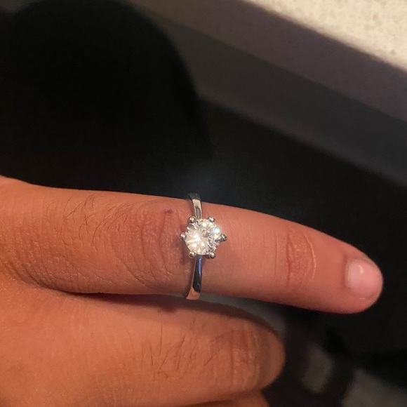 Round Cut Engagement Ring Beautiful Sterling Silver Stamped 925 Austrian Crystal - Picture 2 of 13